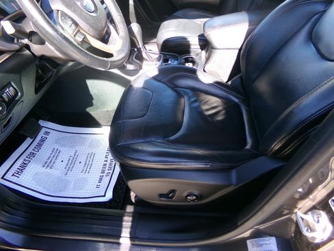 Used 2016 Jeep Cherokee Limited AWD/4WD image 4