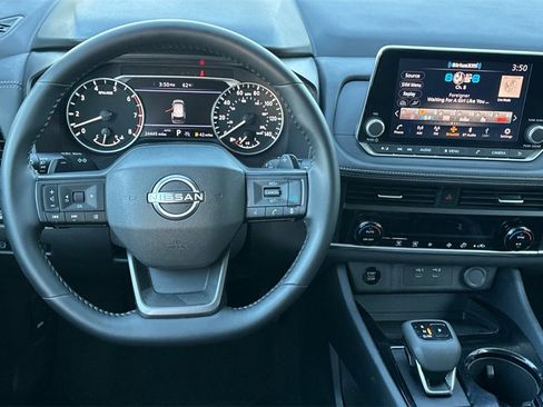 Used 2025 Nissan Rogue SV image 17