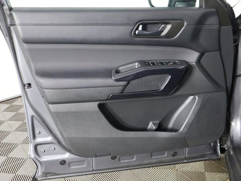 Used 2024 Nissan Pathfinder S image 21