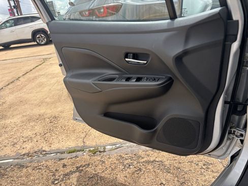 Used 2025 Nissan Versa SV FWD image 18