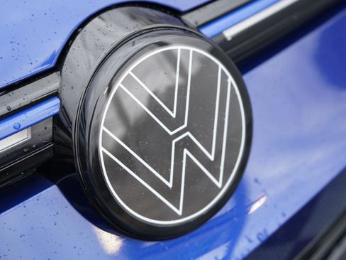 Used 2022 Volkswagen Golf R image 16