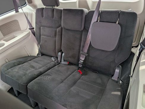 Used 2019 Dodge Grand Caravan SE w/ UConnect Hands-Free Group FWD image 18