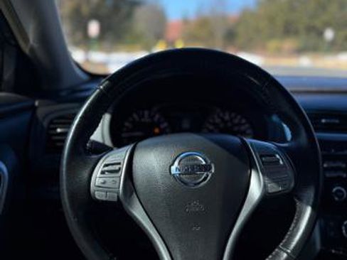 Used 2013 Nissan Altima 2.5 SV image 18