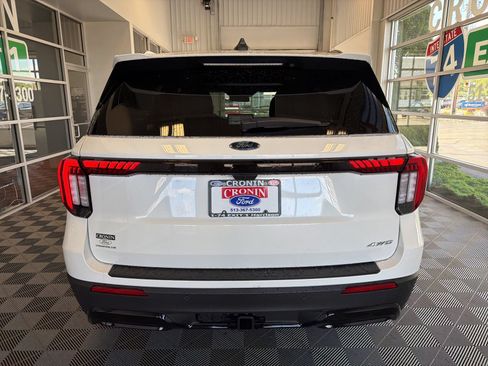 New 2026 Ford Explorer ST-Line w/ ST-Line Street Pack AWD/4WD image 5