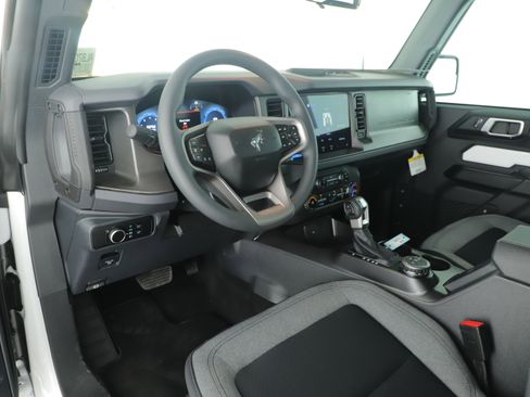 New 2025 Ford Bronco 2-Door image 7