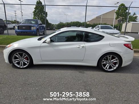 Used 2012 Hyundai Genesis 3.8 RWD image 2