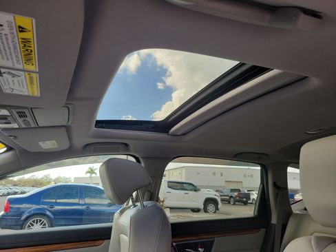 Used 2018 Honda CR-V Touring image 19