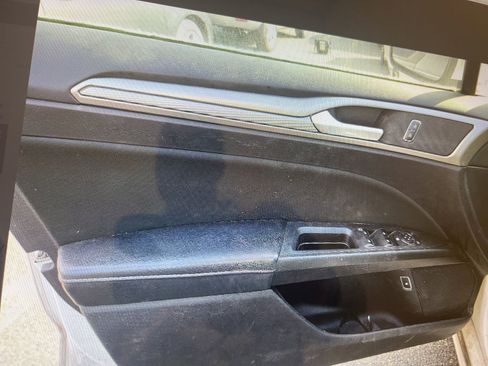 Used 2019 Ford Fusion SE image 9