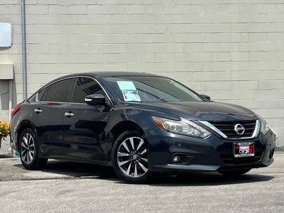 Used 2017 Nissan Altima 2.5 SL w/ 2.5 Technology Package