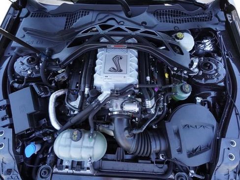 Used 2022 Ford Mustang Shelby GT500 w/ Technology Package RWD image 17