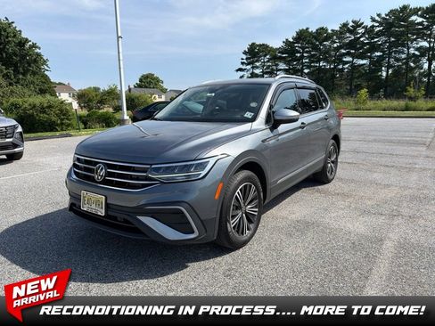 Used 2024 Volkswagen Tiguan Wolfsburg Edition AWD/4WD image 1
