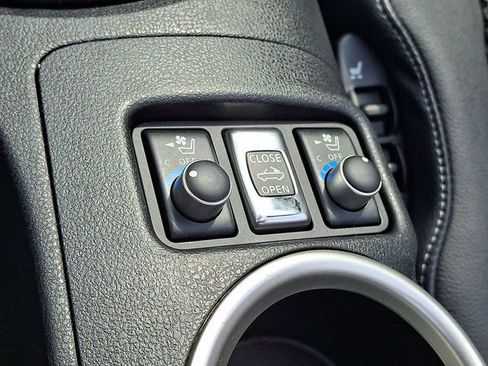 Used 2016 Nissan 370Z Touring Sport RWD image 23