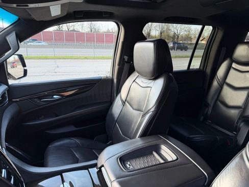 Used 2016 Cadillac Escalade ESV Platinum AWD/4WD image 25