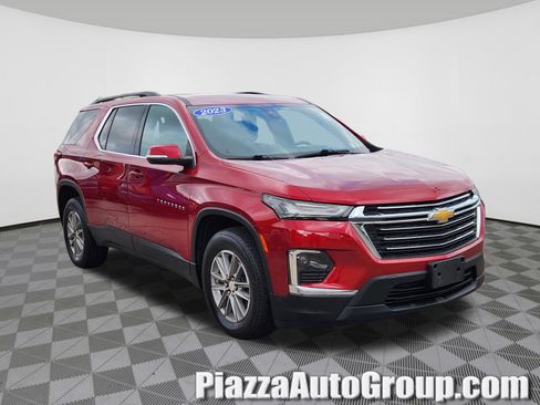 Used 2023 Chevrolet Traverse LT FWD image 1