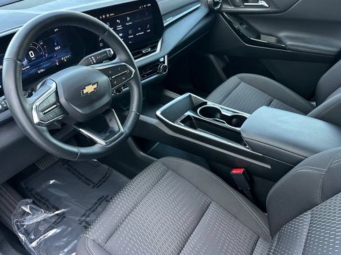 Used 2025 Chevrolet Equinox LT w/ Safety and Technology Package FWD image 10