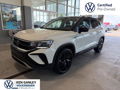 Used 2024 Volkswagen Taos SE AWD/4WD image 1