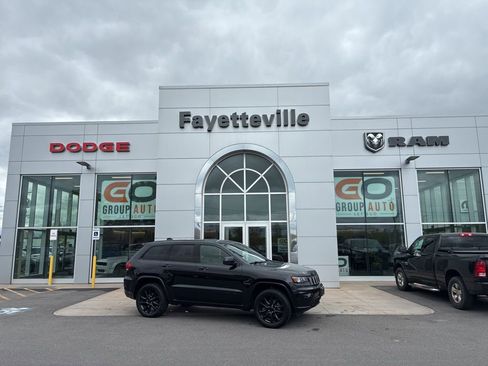 Used 2020 Jeep Grand Cherokee Altitude AWD/4WD image 12