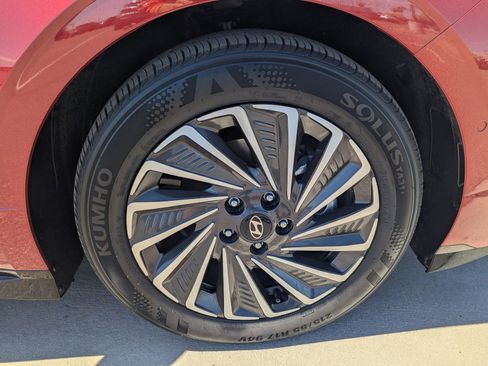 Used 2025 Hyundai Sonata Limited FWD image 9