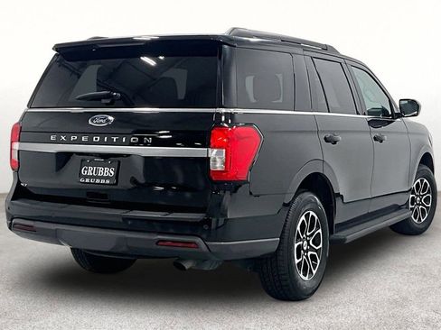 Used 2024 Ford Expedition XLT RWD image 2