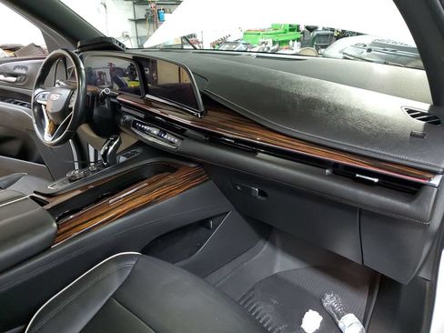 Used 2021 Cadillac Escalade Premium Luxury AWD/4WD image 14
