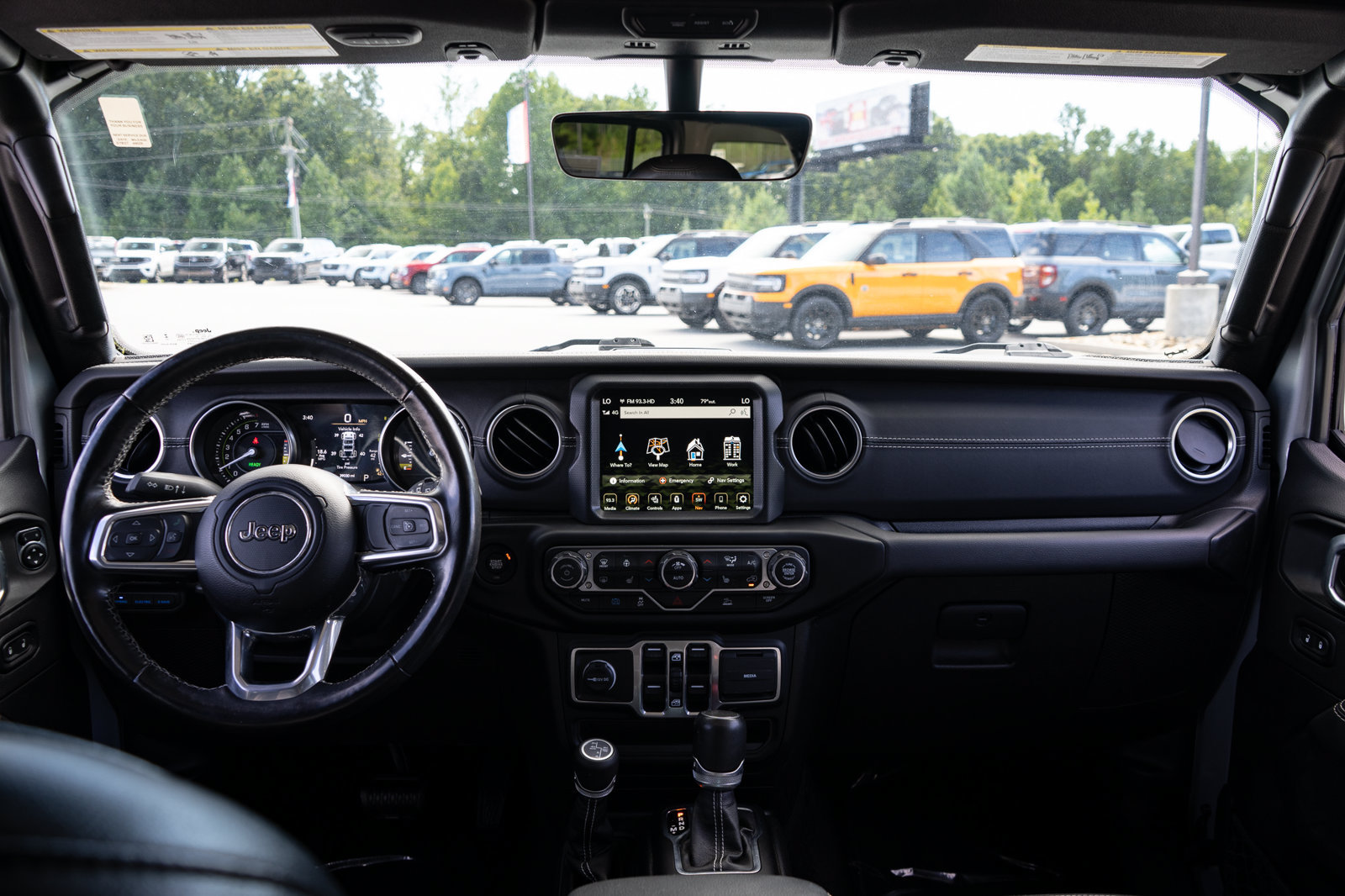 Used 2023 Jeep Wrangler Unlimited Sahara w/ Cold Weather Group AWD/4WD image 19