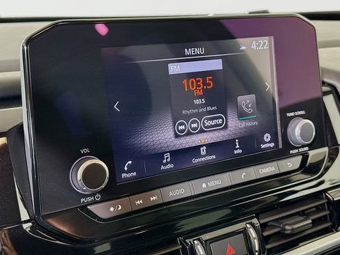 Used 2025 Nissan Pathfinder SV image 15