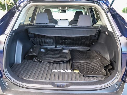 Used 2024 Toyota RAV4 XLE FWD image 25