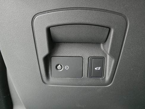 Certified 2025 Land Rover Range Rover Velar S image 26