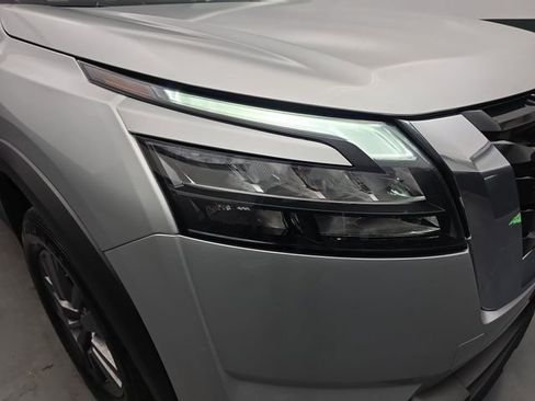 Used 2024 Nissan Pathfinder SV image 13