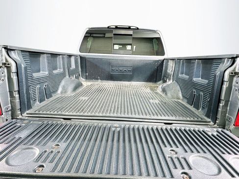 Used 2019 Nissan Titan SV w/ SV Convenience Package AWD/4WD image 27
