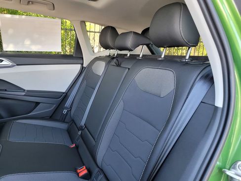New 2026 Volkswagen Taos SE FWD image 15