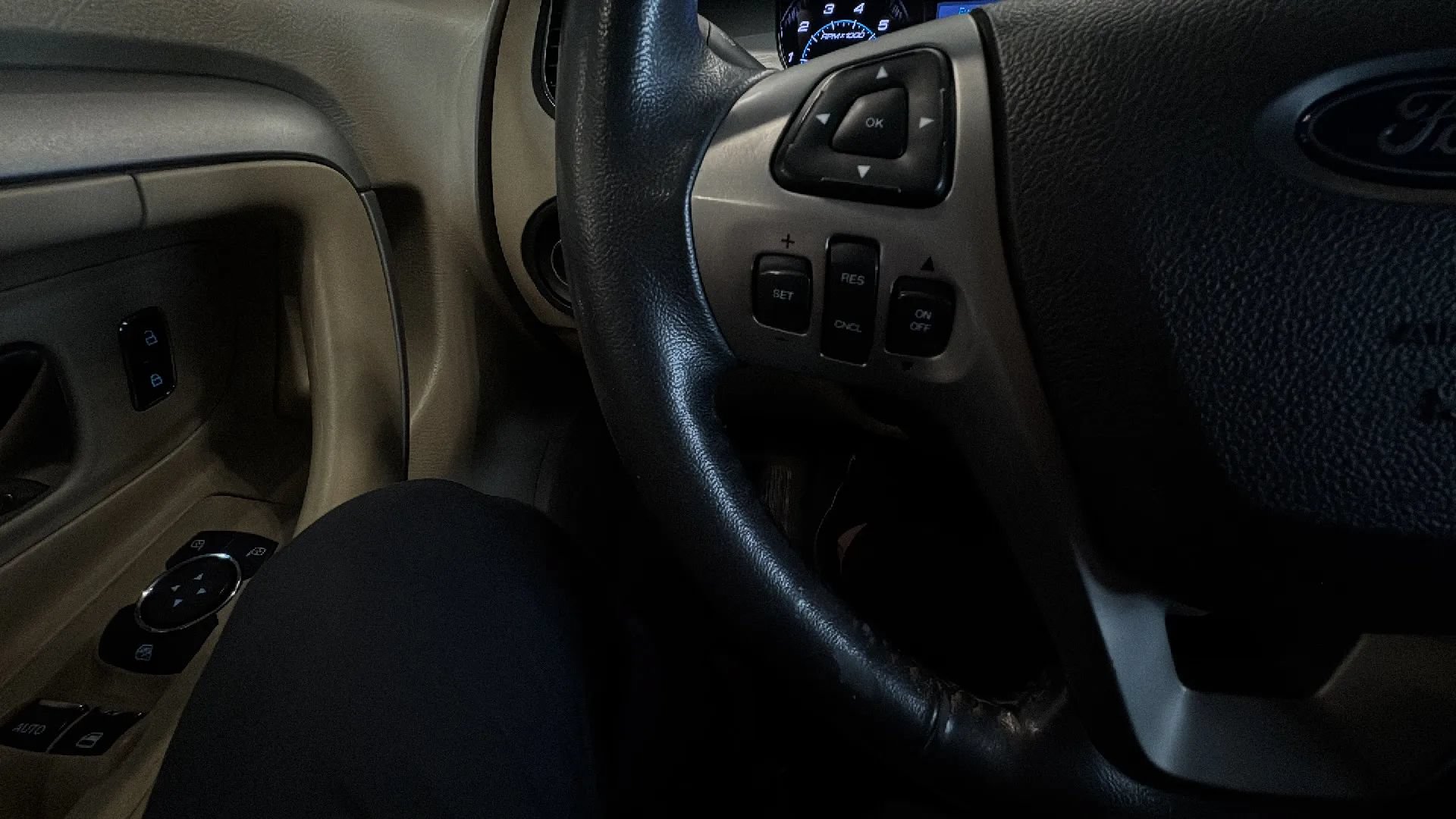 Used 2016 Ford Taurus SEL FWD image 34