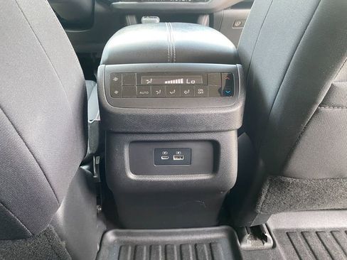 Used 2022 Nissan Pathfinder S image 28