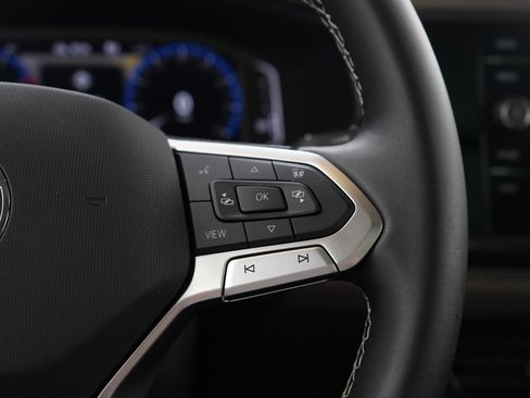 Used 2022 Volkswagen Taos SEL image 28