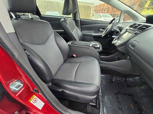 Used 2014 Toyota Prius V Five image 11