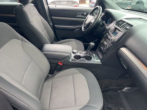 Used 2018 Ford Explorer XLT image 20