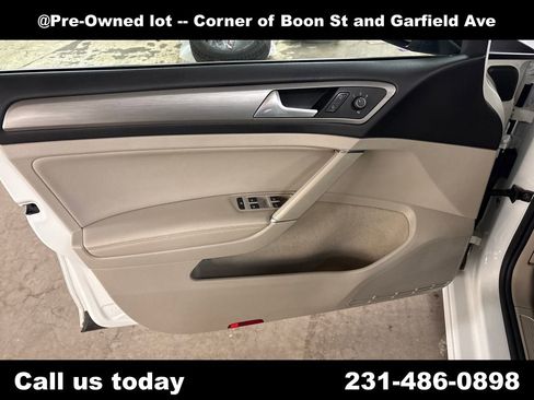 Used 2016 Volkswagen Golf S FWD image 14