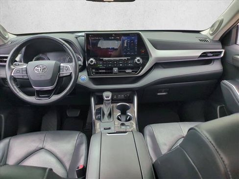 Used 2022 Toyota Highlander Platinum AWD/4WD image 18