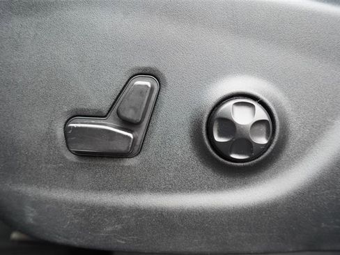 Used 2019 Jeep Cherokee Limited w/ Technology Group image 40