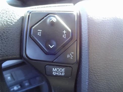 Used 2022 Toyota Tacoma SR image 12