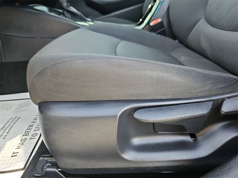 Used 2022 Toyota Corolla LE w/ Carpet Mat Package (TMS) image 26