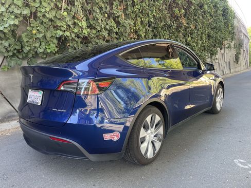 Used 2023 Tesla Model Y Long Range AWD/4WD image 6