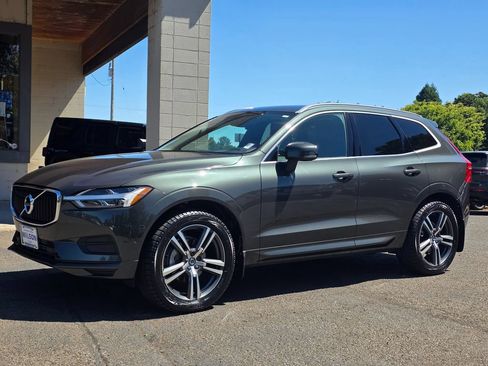 Used 2019 Volvo XC60 T5 Momentum w/ Multimedia Package AWD/4WD image 1