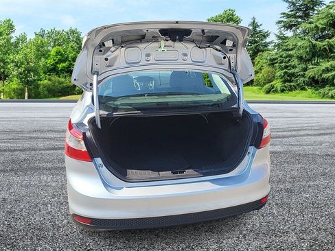 Used 2013 Ford Focus SE w/ SE Winter Pkg image 12