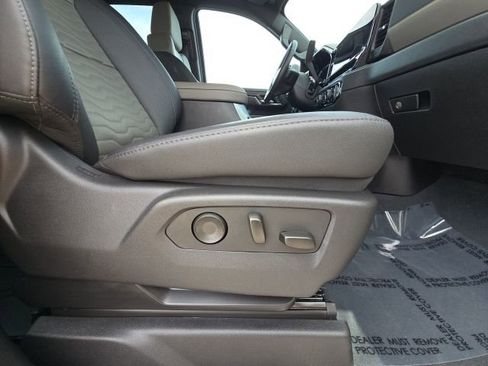 Used 2025 Chevrolet Silverado 2500 ZR2 w/ Technology Package image 18