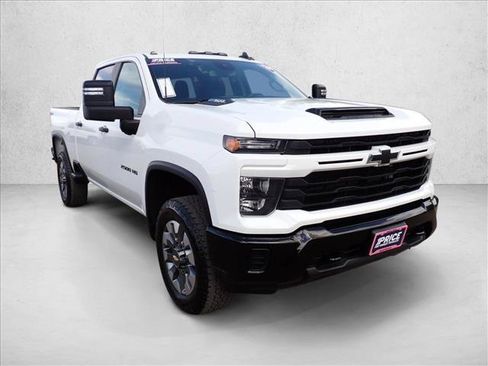 Used 2024 Chevrolet Silverado 2500 Custom w/ Custom Value Package AWD/4WD image 6