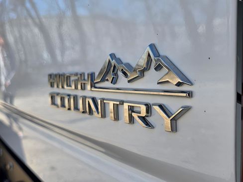 Used 2024 Chevrolet Silverado 2500 High Country w/ Technology Package AWD/4WD image 29