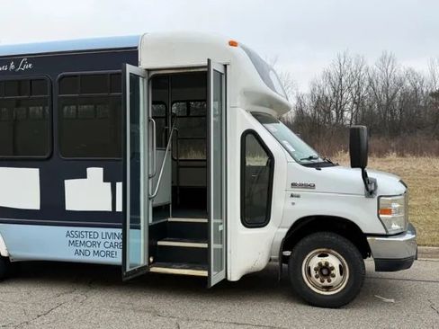 Used 2013 Ford E-350 and Econoline 350 Super Duty w/ Shuttle Bus Prep Pkg RWD image 8