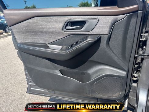 Used 2021 Nissan Rogue S FWD image 11