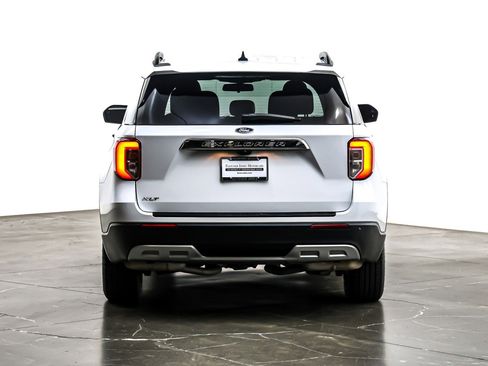 Used 2023 Ford Explorer XLT w/ Equipment Group 202A image 4